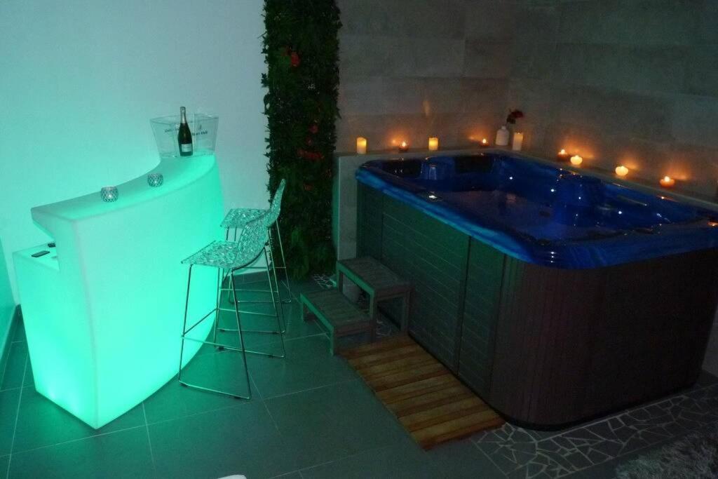 Loveroom